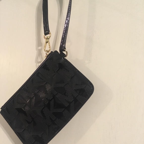 Michael Kors Handbags - Michael Kors Wristlet